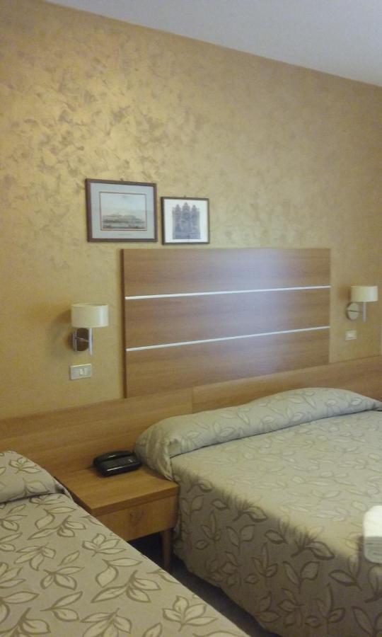 Hotel Prater Чезенатико Экстерьер фото