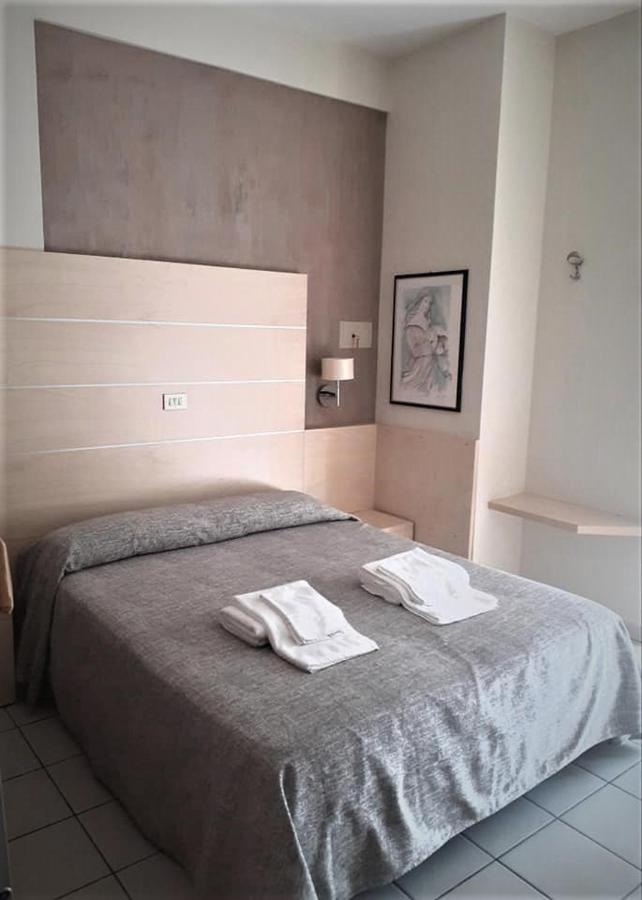 Hotel Prater Чезенатико Экстерьер фото