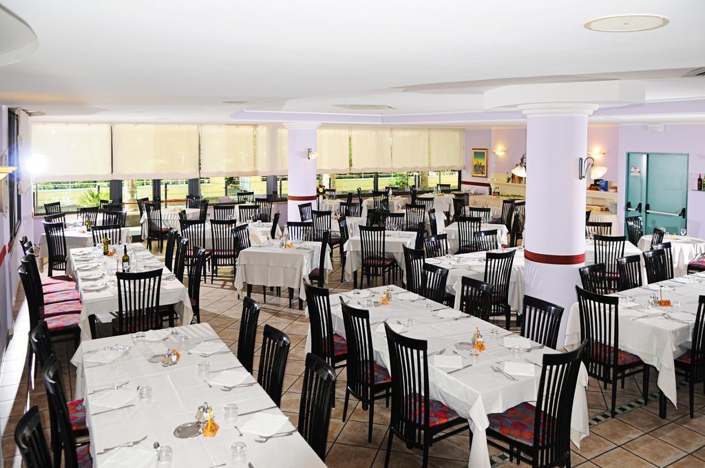 Hotel Prater Чезенатико Экстерьер фото
