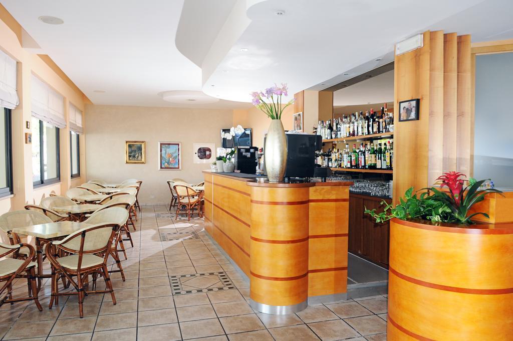 Hotel Prater Чезенатико Экстерьер фото