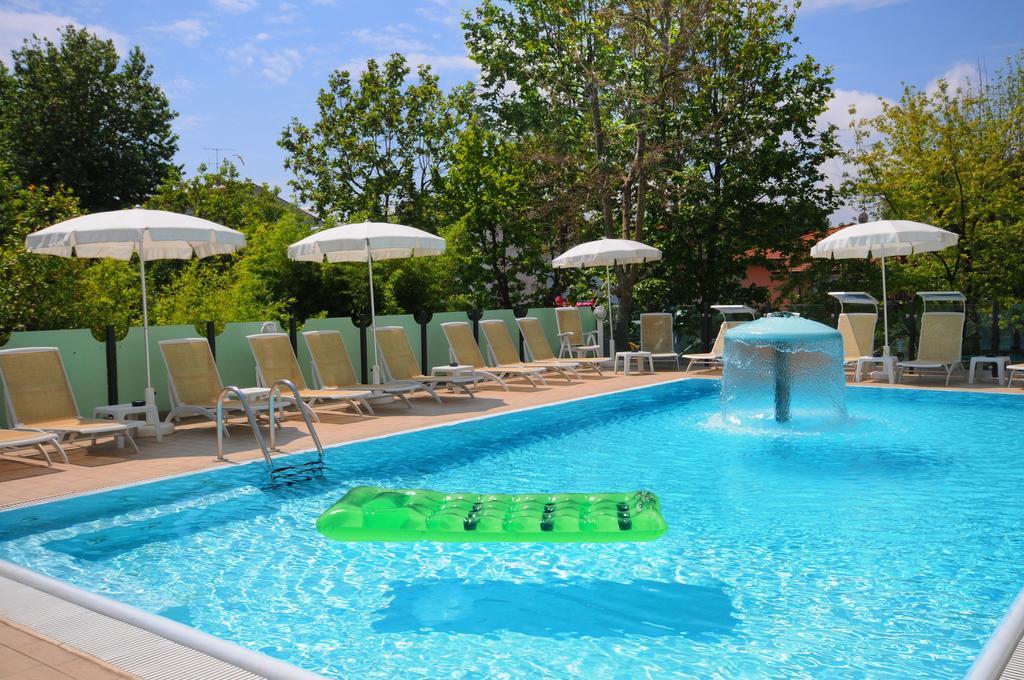 Hotel Prater Чезенатико Экстерьер фото