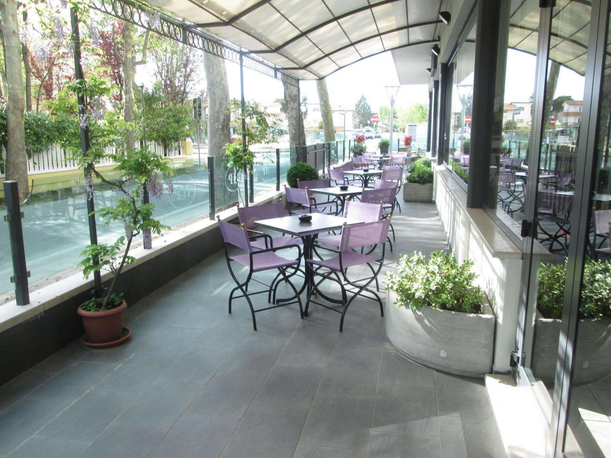 Hotel Prater Чезенатико Экстерьер фото