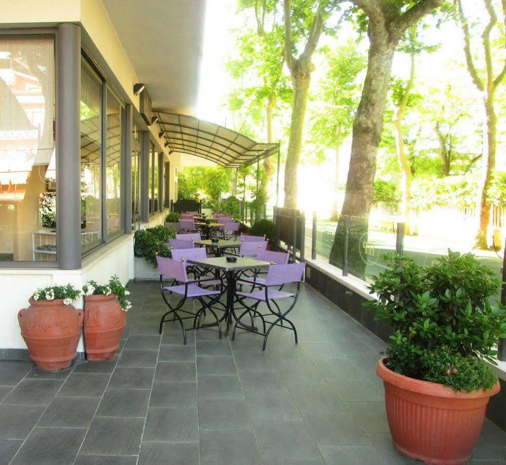 Hotel Prater Чезенатико Экстерьер фото