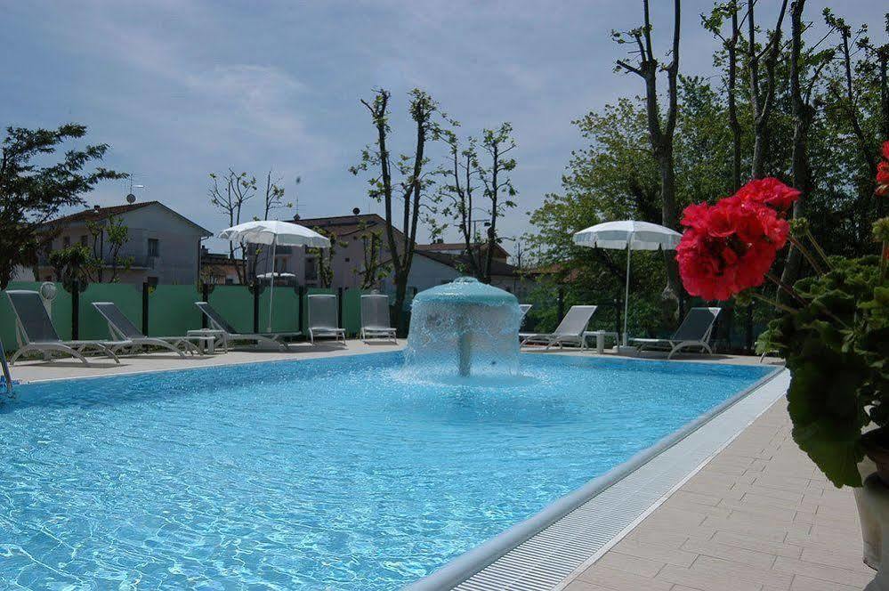 Hotel Prater Чезенатико Экстерьер фото
