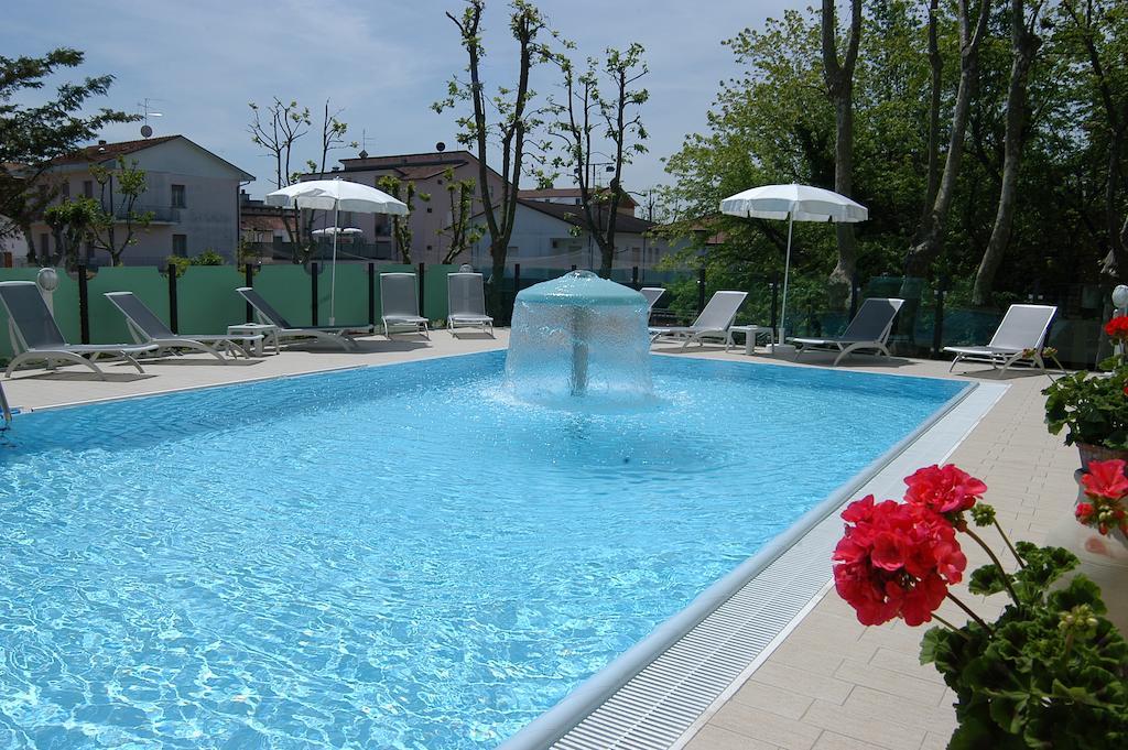 Hotel Prater Чезенатико Экстерьер фото